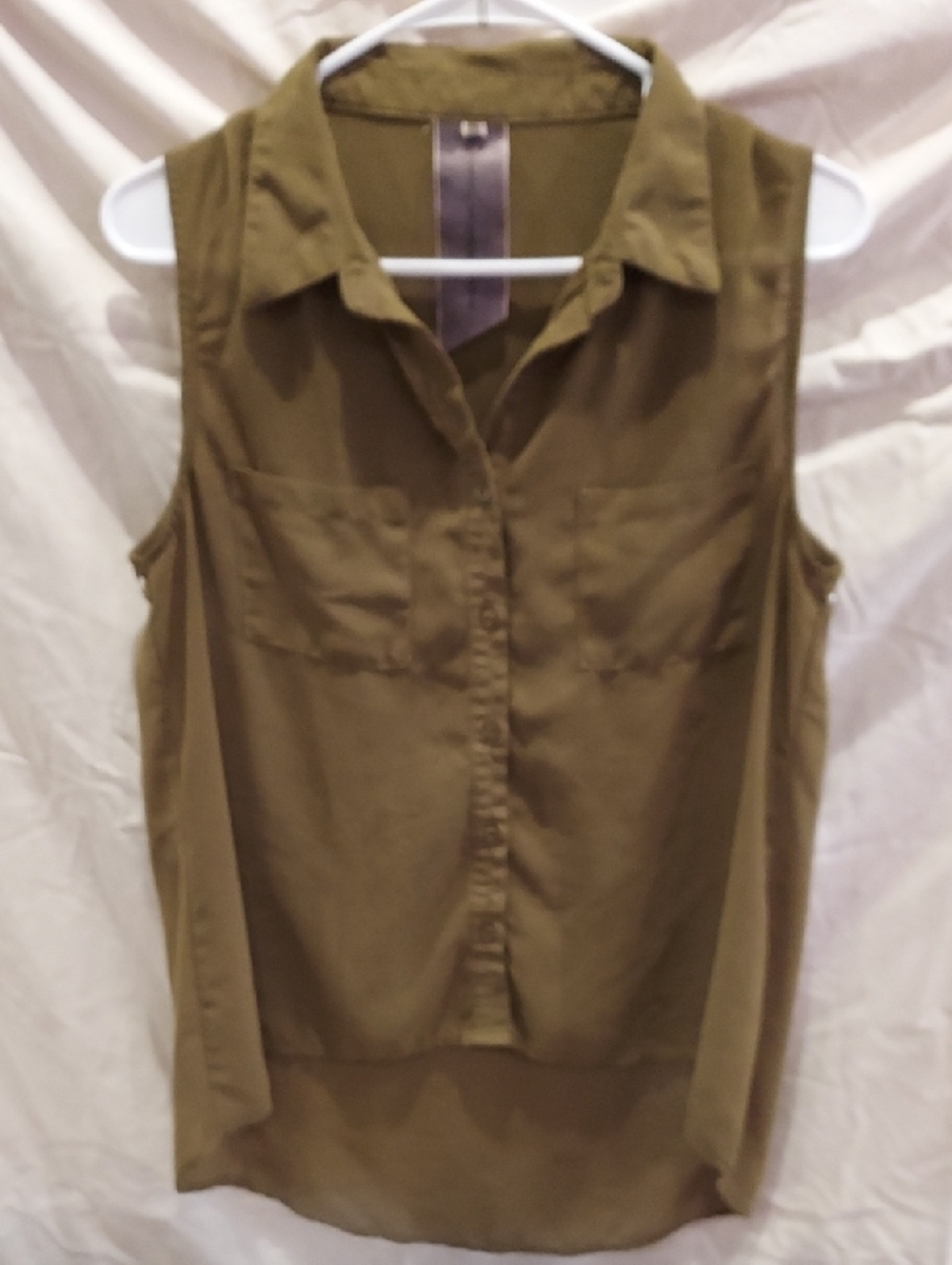 Moon Collection Olive Sleeveless Button-Down Hi Low Hem Metal Accent Shirt